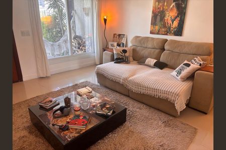 Casa à venda com 155m², 3 quartos e 2 vagas Casa à venda com 155m², 3 quartos e 2 vagasSala