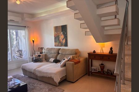 Casa à venda com 155m², 3 quartos e 2 vagas Casa à venda com 155m², 3 quartos e 2 vagasSala