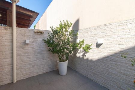 Casa de condomínio para alugar com 102m², 3 quartos e 1 vaga Casa de condomínio para alugar com 102m², 3 quartos e 1 vagaQuintal