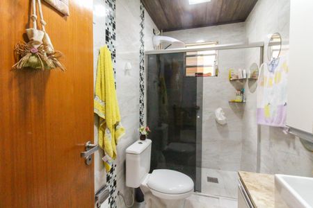 Casa à venda com 38m², 4 quartos e 1 vaga Casa à venda com 38m², 4 quartos e 1 vagaBanheiro