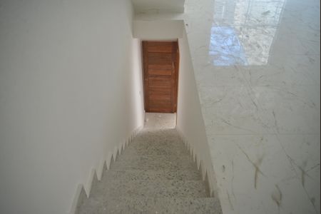 Casa à venda com 140m², 2 quartos e 3 vagasEscada