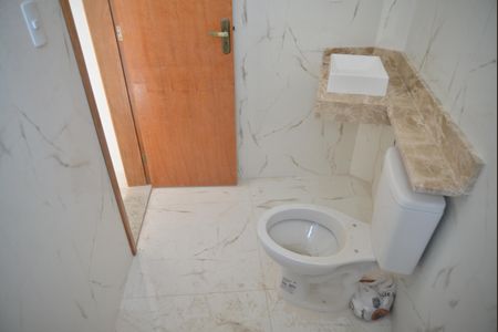 Casa à venda com 140m², 2 quartos e 3 vagasBanheiro da Suite 2