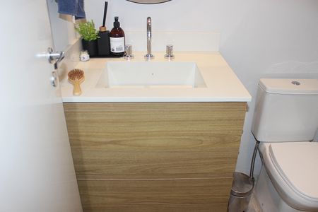 Apartamento à venda com 67m², 2 quartos e 1 vagaBanheiro Social