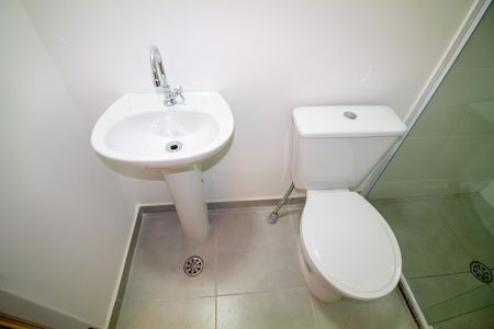 Banheiro de kitnet/studio à venda com 1 quarto, 27m² em Jardim das Acacias, São Paulo