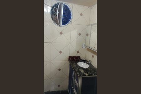 Banheiro de casa para alugar com 1 quarto, 25m² em Alcantara, São Gonçalo
