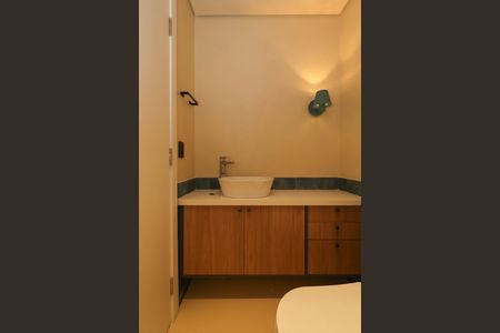 Apartamento à venda com 105m², 2 quartos e 1 vaga Apartamento à venda com 105m², 2 quartos e 1 vagaBanheiro da Suíte 2