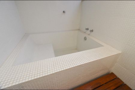 Apartamento à venda com 260m², 4 quartos e 2 vagasBanheiro Suíte 2