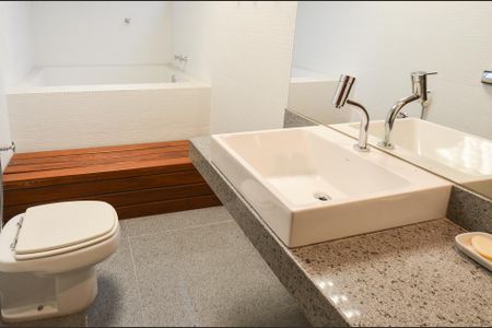 Apartamento à venda com 260m², 4 quartos e 2 vagasBanheiro Suíte 2