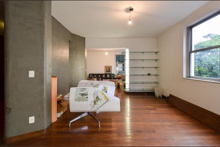 Sala de TV de apartamento à venda com 4 quartos, 260m² em Santo Antônio, Belo Horizonte