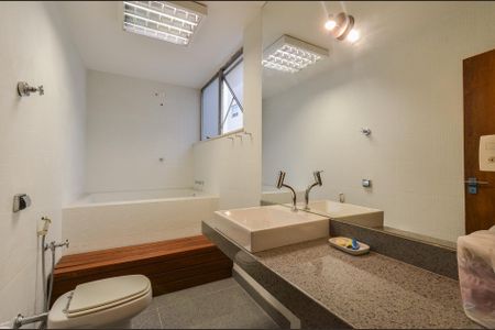 Apartamento à venda com 260m², 4 quartos e 2 vagasBanheiro Suíte 2