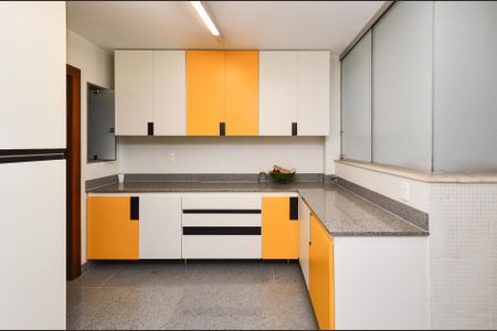 Apartamento à venda com 260m², 4 quartos e 2 vagasCozinha