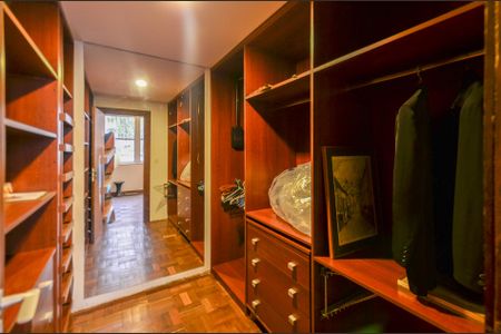 Apartamento à venda com 260m², 4 quartos e 2 vagasCloset Suíte 2