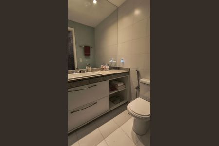 Apartamento à venda com 380m², 4 quartos e 4 vagas Apartamento à venda com 380m², 4 quartos e 4 vagasBanheiro da Suíte 2