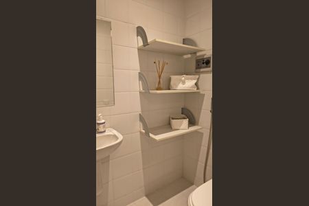 Apartamento à venda com 380m², 4 quartos e 4 vagas Apartamento à venda com 380m², 4 quartos e 4 vagasLavabo 2