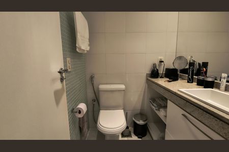 Apartamento à venda com 380m², 4 quartos e 4 vagas Apartamento à venda com 380m², 4 quartos e 4 vagasBanheiro da Suíte 1