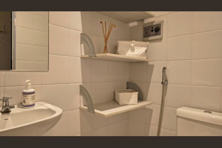 Apartamento à venda com 380m², 4 quartos e 4 vagas Apartamento à venda com 380m², 4 quartos e 4 vagasLavabo 2