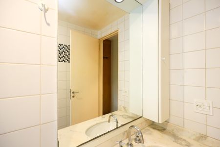 Apartamento para alugar com 77m², 3 quartos e 2 vagas Apartamento para alugar com 77m², 3 quartos e 2 vagasBanheiro da Suíte