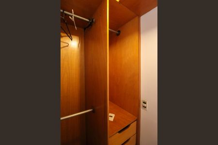 Apartamento para alugar com 77m², 3 quartos e 2 vagas Apartamento para alugar com 77m², 3 quartos e 2 vagasCloset Quarto 2