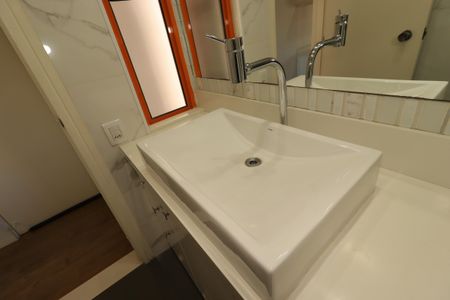 Apartamento à venda com 175m², 2 quartos e 2 vagasBanheiro da Suíte 1 - Pia