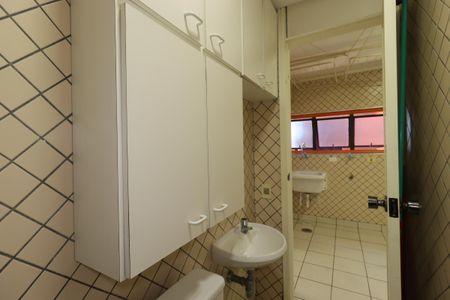 Apartamento à venda com 175m², 2 quartos e 2 vagasBanheiro de Serviço