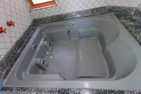 Apartamento à venda com 175m², 2 quartos e 2 vagasBanheiro da Suíte 2 - Banheira