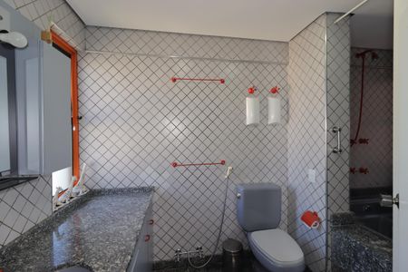 Apartamento à venda com 175m², 2 quartos e 2 vagasBanheiro da Suíte 2