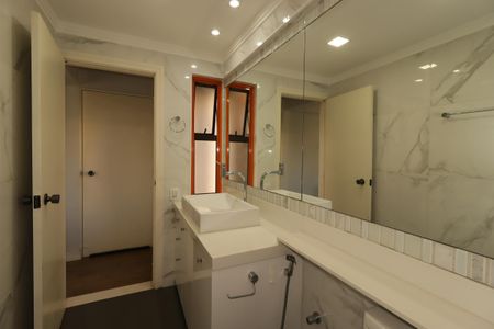 Apartamento à venda com 175m², 2 quartos e 2 vagasBanheiro da Suíte 1