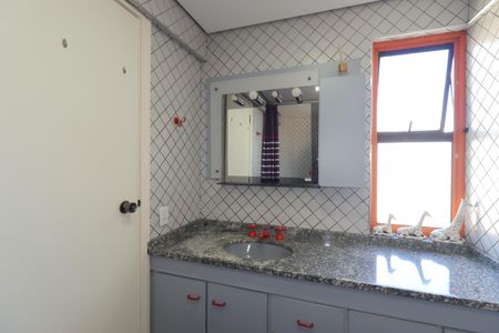Apartamento à venda com 175m², 2 quartos e 2 vagasBanheiro da Suíte 2