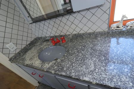 Apartamento à venda com 175m², 2 quartos e 2 vagasBanheiro da Suíte 2 - Pia
