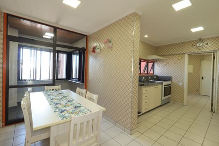 Apartamento à venda com 175m², 2 quartos e 2 vagasCozinha