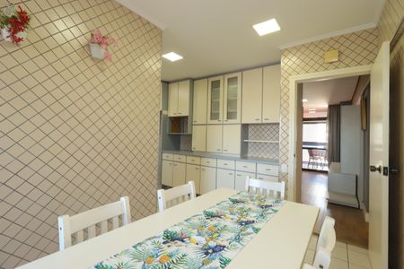 Apartamento à venda com 175m², 2 quartos e 2 vagasCozinha