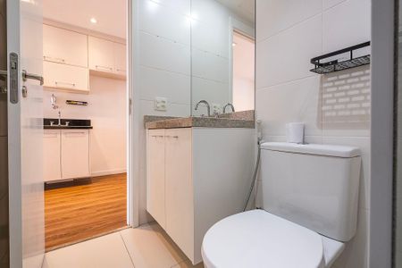 Banheiro de kitnet/studio para alugar com 1 quarto, 31m² em Sumarezinho, São Paulo