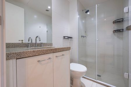 Banheiro de kitnet/studio para alugar com 1 quarto, 31m² em Sumarezinho, São Paulo
