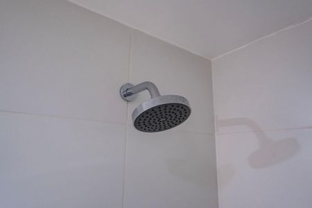 Banheiro de kitnet/studio para alugar com 1 quarto, 31m² em Sumarezinho, São Paulo