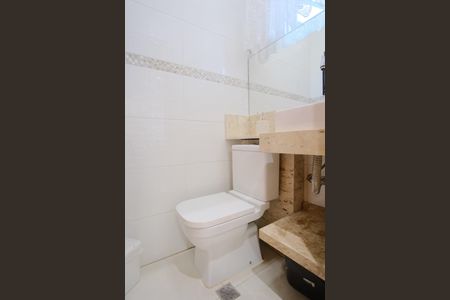 Casa de condomínio à venda com 147m², 3 quartos e 2 vagasLavabo