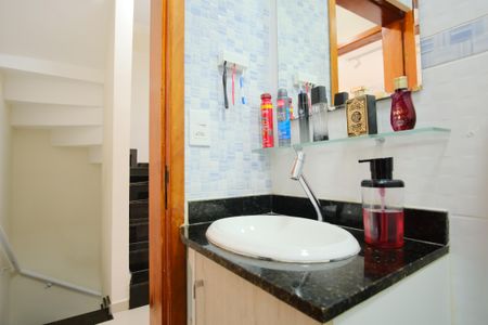 Casa de condomínio à venda com 147m², 3 quartos e 2 vagasBanheiro Social