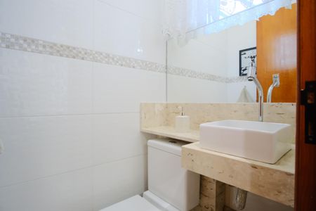 Casa de condomínio à venda com 147m², 3 quartos e 2 vagasLavabo