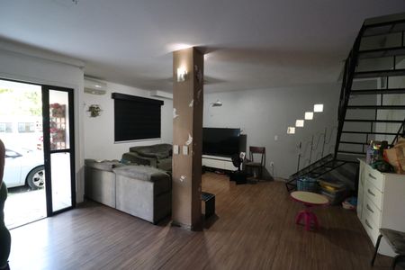 Casa de condomínio para alugar com 90m², 3 quartos e 2 vagasSala