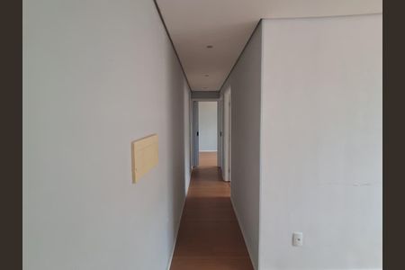 Corredor de apartamento para alugar com 2 quartos, 43m² em Fazenda Caguaçu, São Paulo