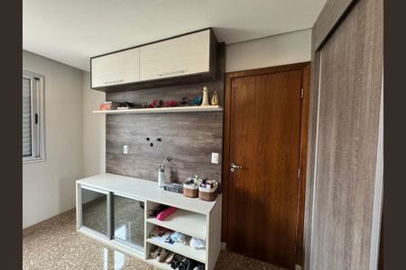 Quarto de apartamento para alugar com 4 quartos, 141m² em Buritis, Belo Horizonte