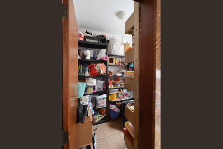 Apartamento à venda com 110m², 4 quartos e 2 vagas Apartamento à venda com 110m², 4 quartos e 2 vagasQuarto de Serviço