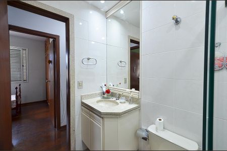 Apartamento à venda com 110m², 4 quartos e 2 vagas Apartamento à venda com 110m², 4 quartos e 2 vagasBanheiro Social