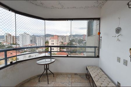 Apartamento à venda com 110m², 4 quartos e 2 vagas Apartamento à venda com 110m², 4 quartos e 2 vagasVaranda