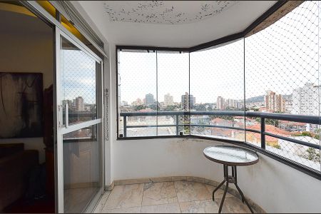 Apartamento à venda com 110m², 4 quartos e 2 vagas Apartamento à venda com 110m², 4 quartos e 2 vagasVaranda