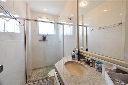 Apartamento à venda com 110m², 4 quartos e 2 vagas Apartamento à venda com 110m², 4 quartos e 2 vagasBanheiro Suíte