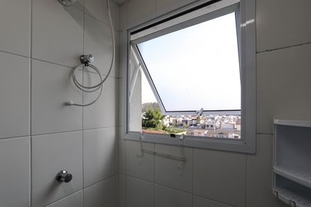 Banheiro de apartamento para alugar com 1 quarto, 27m² em Botujuru, Mogi das Cruzes