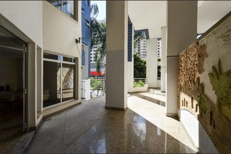 Apartamento à venda com 280m², 5 quartos e 3 vagas Apartamento à venda com 280m², 5 quartos e 3 vagasEntrada