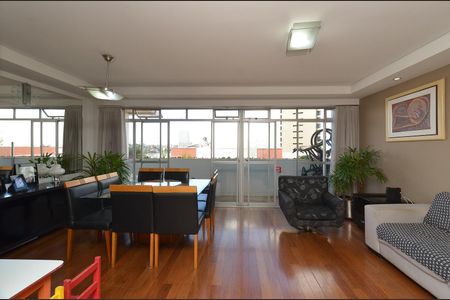 Apartamento à venda com 280m², 5 quartos e 3 vagas Apartamento à venda com 280m², 5 quartos e 3 vagasSala Ambientes