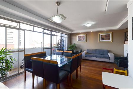 Apartamento à venda com 280m², 5 quartos e 3 vagas Apartamento à venda com 280m², 5 quartos e 3 vagasSala Ambientes