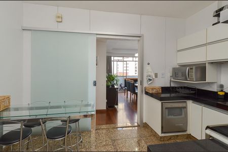 Apartamento à venda com 280m², 5 quartos e 3 vagas Apartamento à venda com 280m², 5 quartos e 3 vagasCozinha